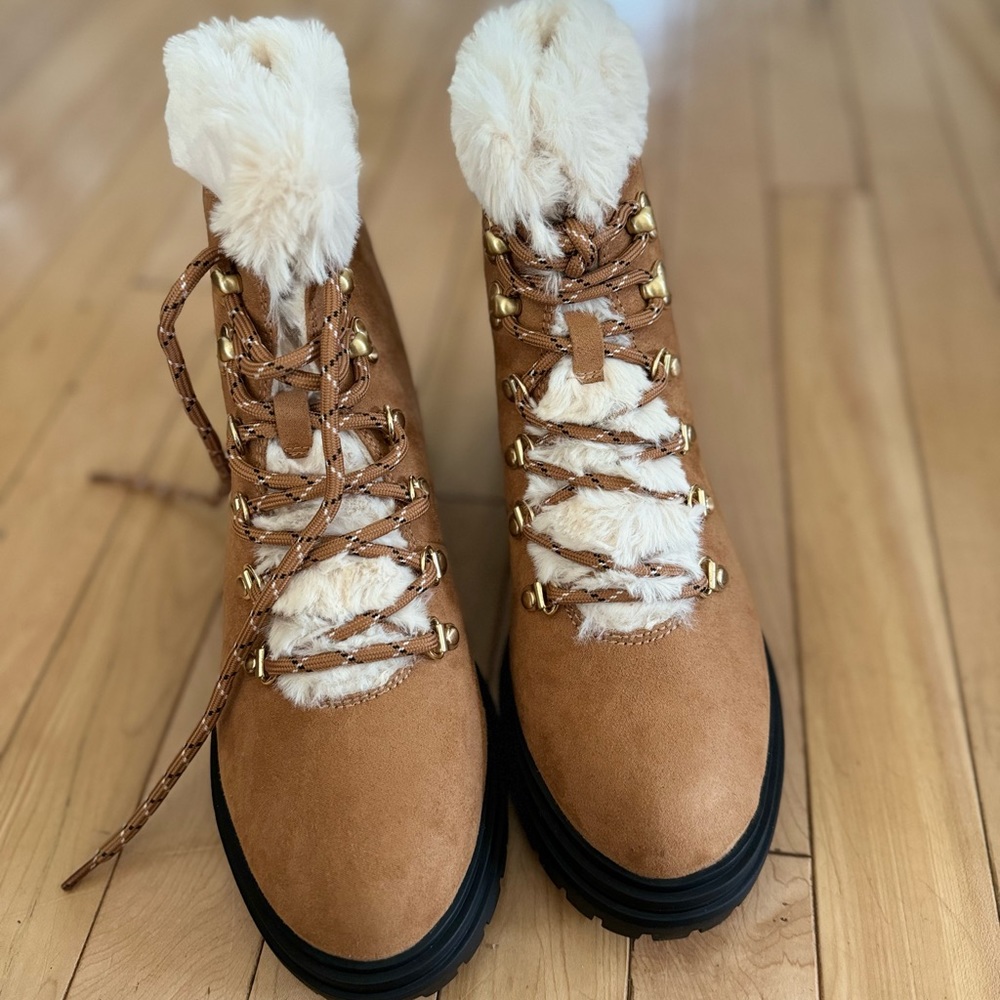 New, never worn J.Crew Faux Fur Winter Hiker boots, in Chestnut, size 6!